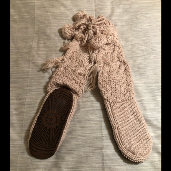 ❌❌❌SOLD OUT UGG Cozy Slipper Sock W/ Pompom - Picture 5 of 8
